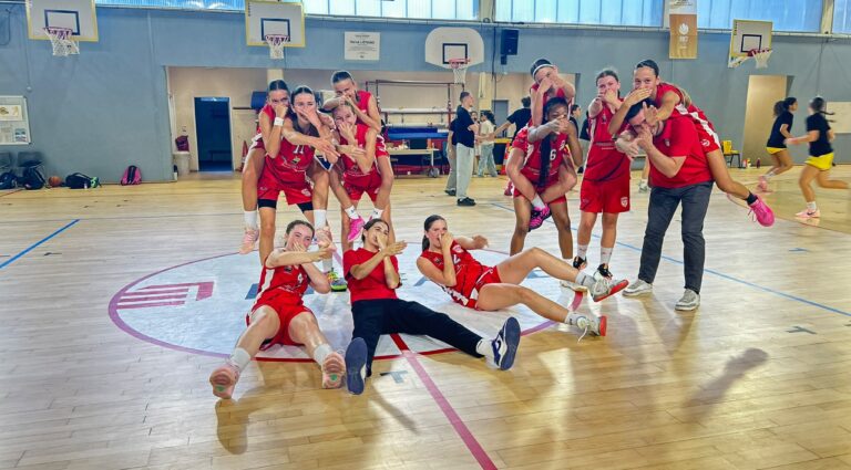Première victoire à domicile pour les U15F1 !