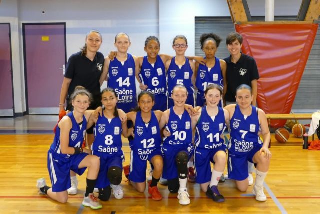 TOURNOI MILOU 🏀

Hier s’est déroulé le traditionnel tournoi Milou qui rassemble les meilleures joueuses de la bourgogne- franche-comté. 

4 de nos châlonnaises ont participé à ce tournoi en compagnie de la sélection de Saône et Loire et ont terminé avec une jolie première place🔴⚪️

Bravo à Lucie (U12), Lyha (U12), Chloé (U11) et Sheryne (U12) pour leurs belles performances et leurs victoires🥇