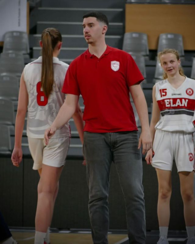 Un grand merci à Hugo qui continue l’aventure à Cholet Basket Association pour une projet féminin : Coach de la réserve NF3, assistant coach de la NF3 et coach des U15 F région .
On lui souhaite tous une belle année et de la réussite !
Félicitations à toi Hugo !😁👏🥳